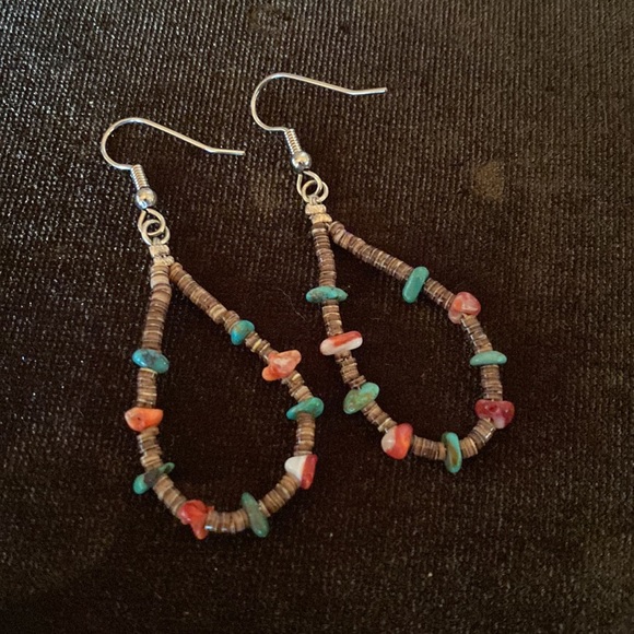 Santa Domingo hoop heishi chip turquoise & spiney oyster earrings - Picture 4 of 6